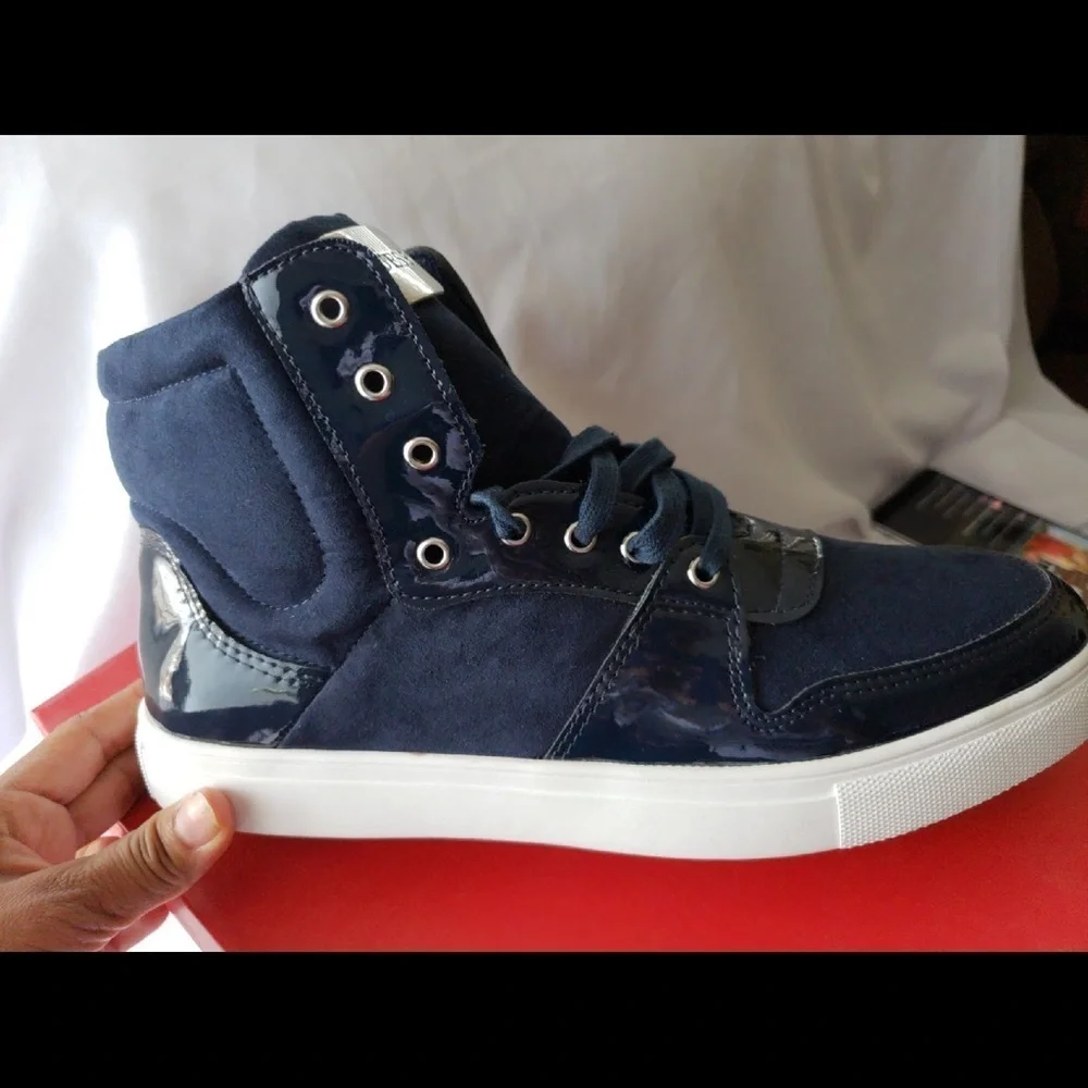 New GUESS Toddy2 Men's Shoes SZ 11